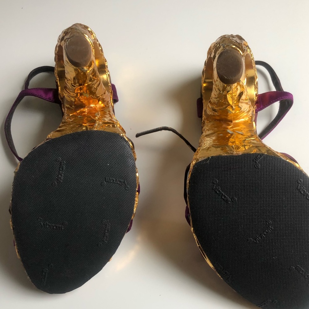 Louis VUITTON Shoes Sculpted Wedge Gold Pump - Picture 2 of 3